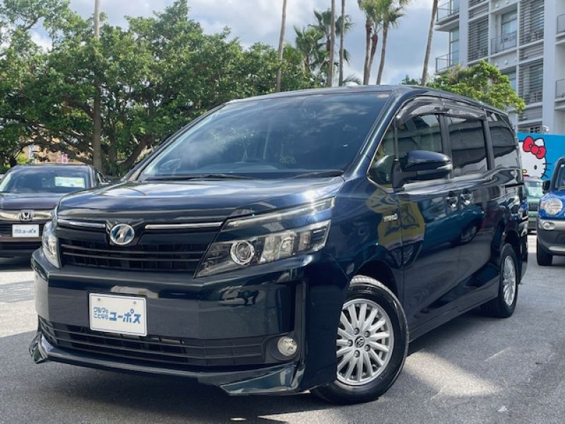 ヴォクシー　入庫しました