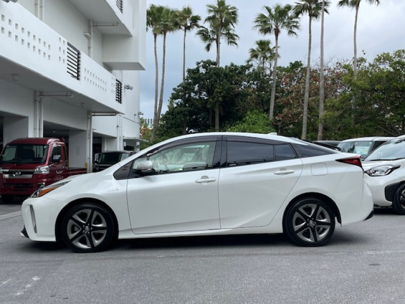 トヨタ プリウス