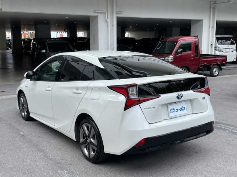 トヨタ プリウス
