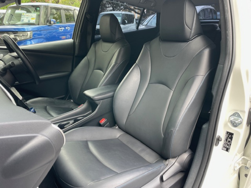 トヨタ プリウス