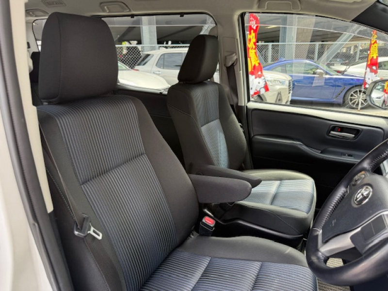 トヨタ ヴォクシー