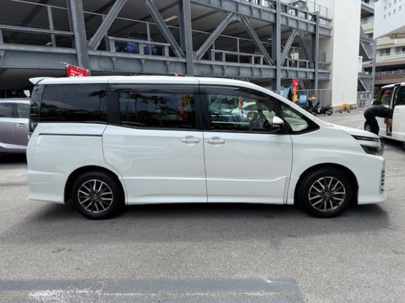 トヨタ ヴォクシー