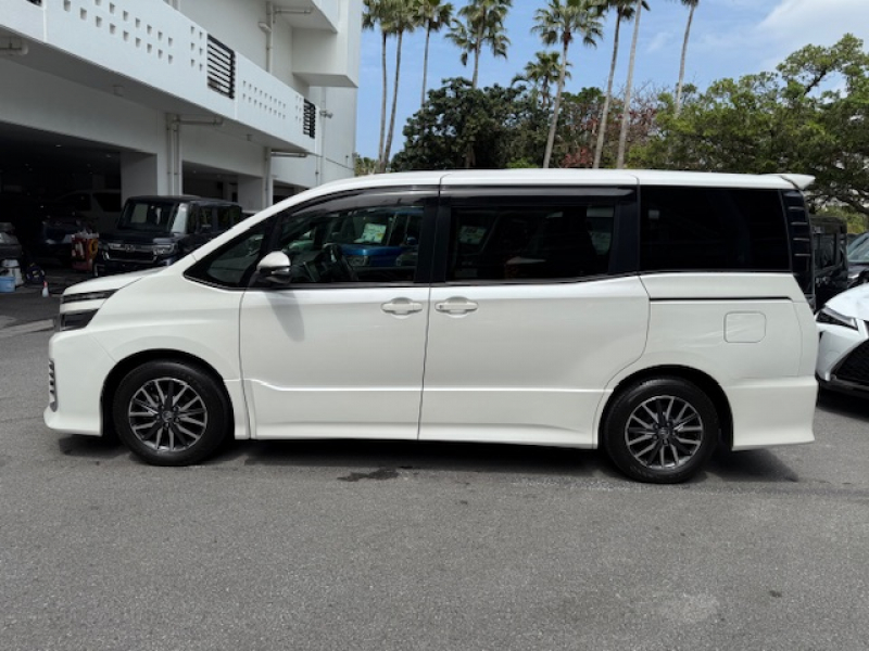 トヨタ ヴォクシー