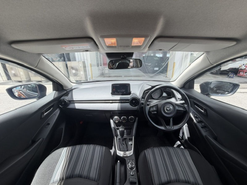 マツダ MAZDA 2