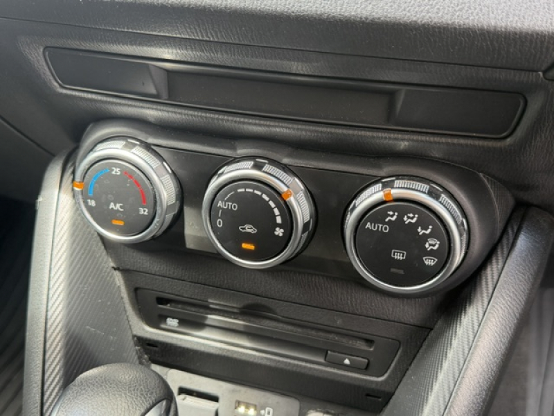 マツダ MAZDA 2