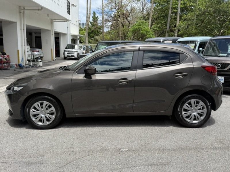 マツダ MAZDA 2