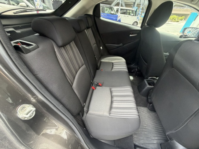 マツダ MAZDA 2