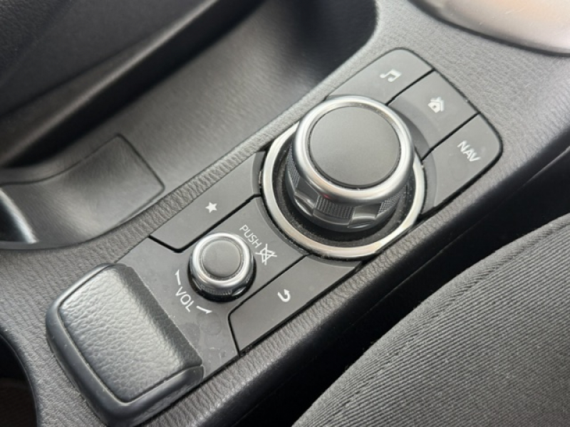 マツダ MAZDA 2
