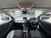 マツダ MAZDA 2