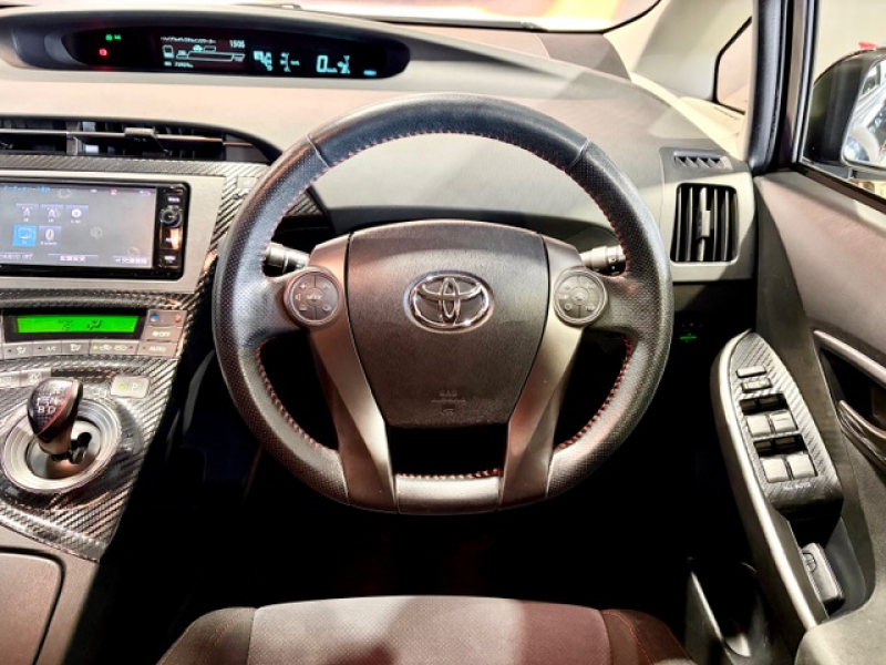 トヨタ プリウス