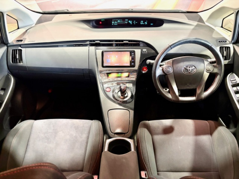 トヨタ プリウス