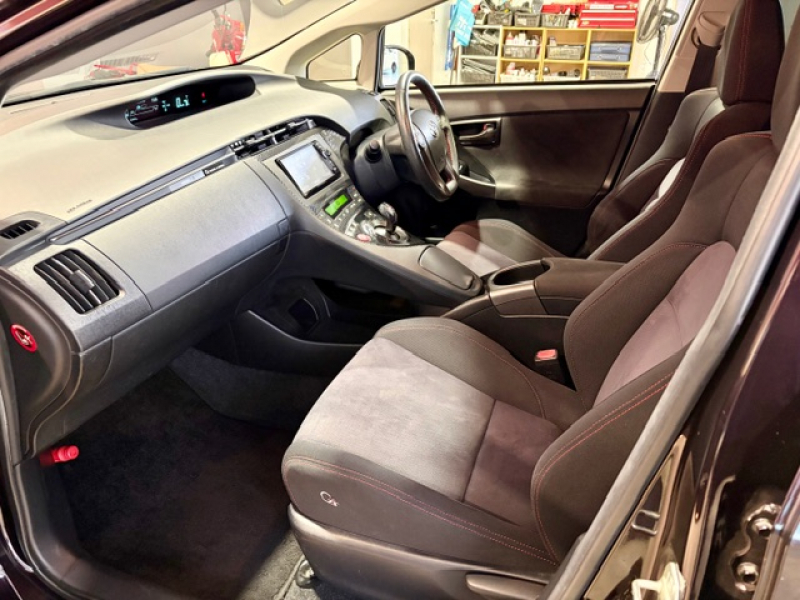 トヨタ プリウス