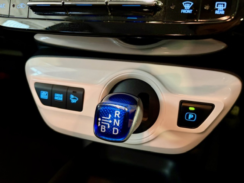 トヨタ プリウス