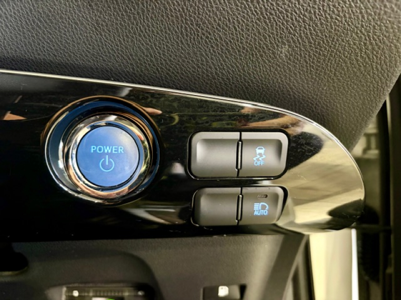 トヨタ プリウス