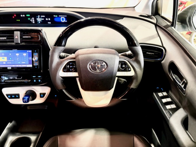 トヨタ プリウス