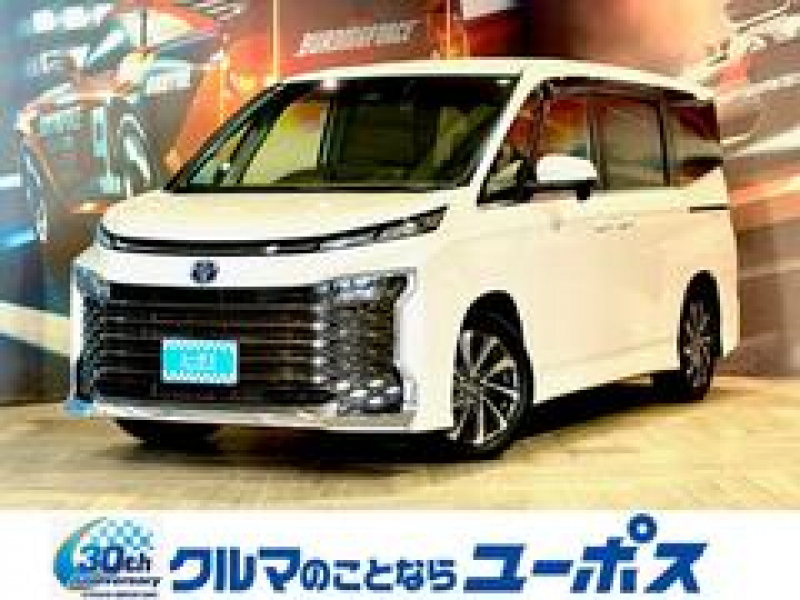 ヴォクシー　入庫しました