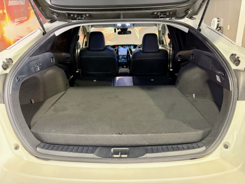 トヨタ プリウスPHV