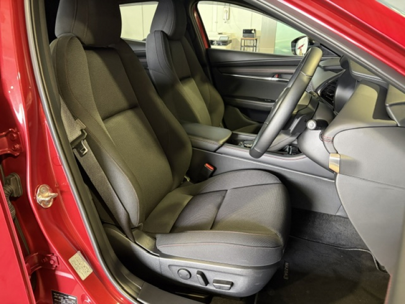 マツダ MAZDA 3