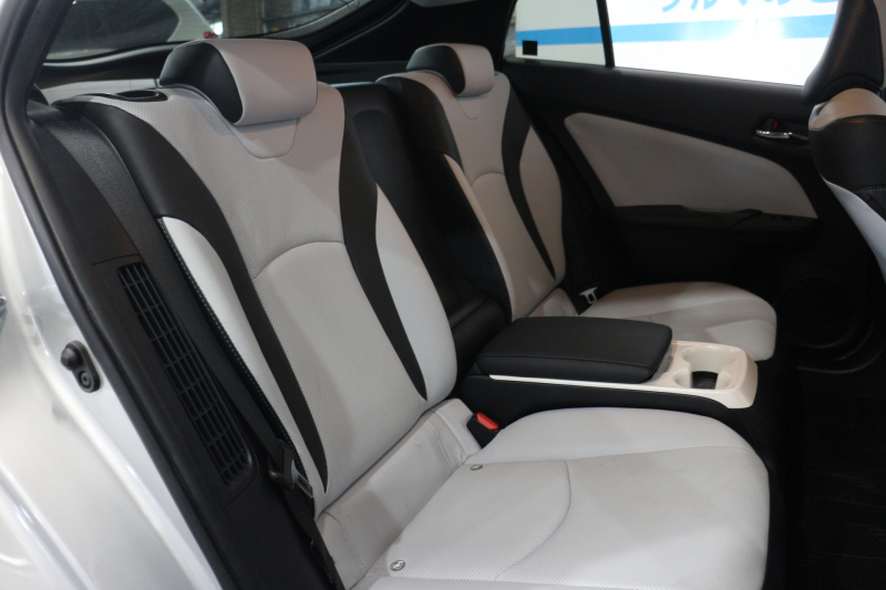 トヨタ プリウス