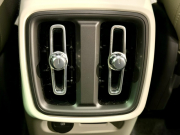 ボルボ XC40