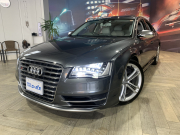 アウディ S8