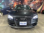 アウディ S8