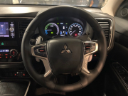 三菱 アウトランダー PHEV