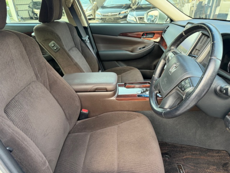 トヨタ クラウン