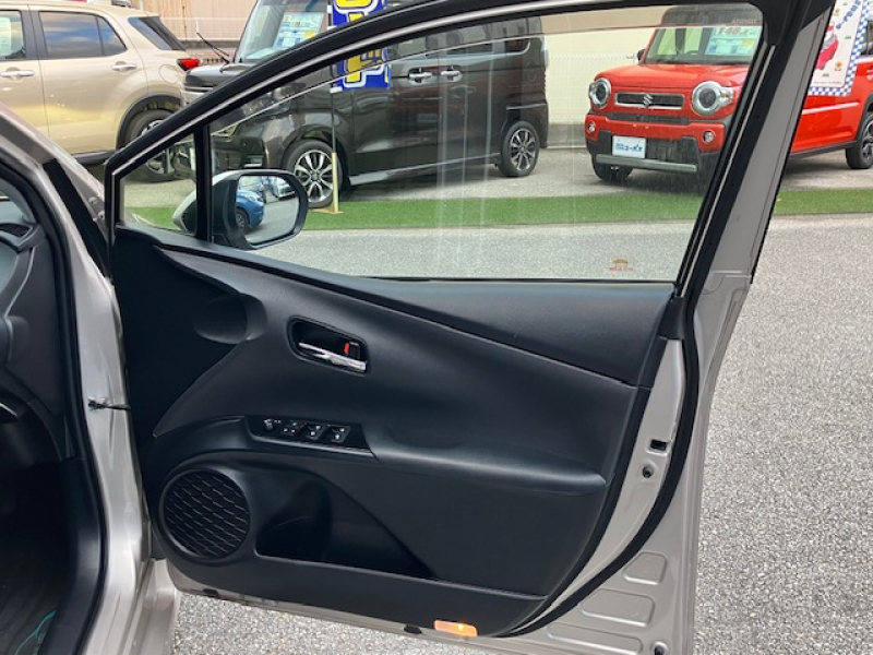 トヨタ プリウス