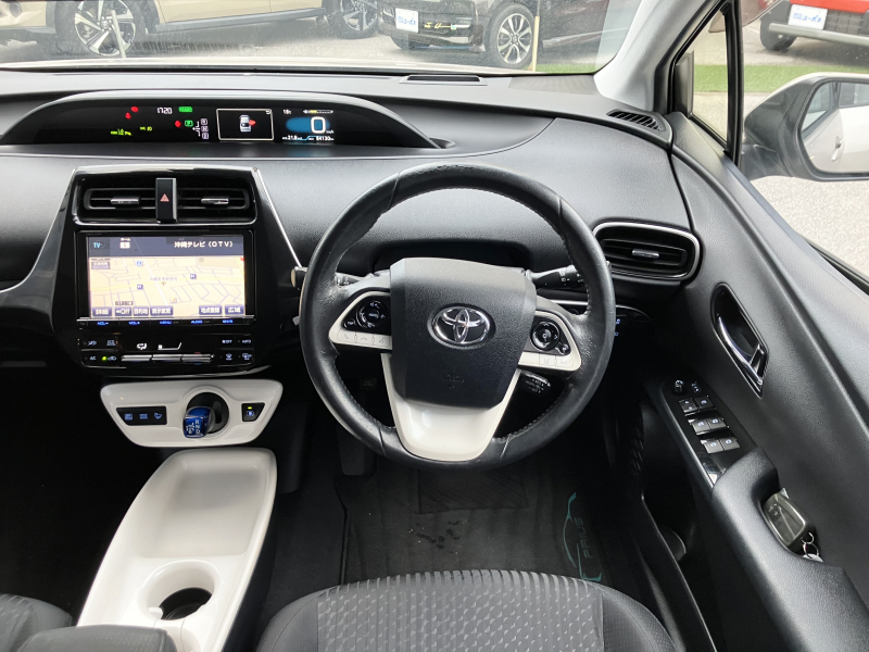 トヨタ プリウス