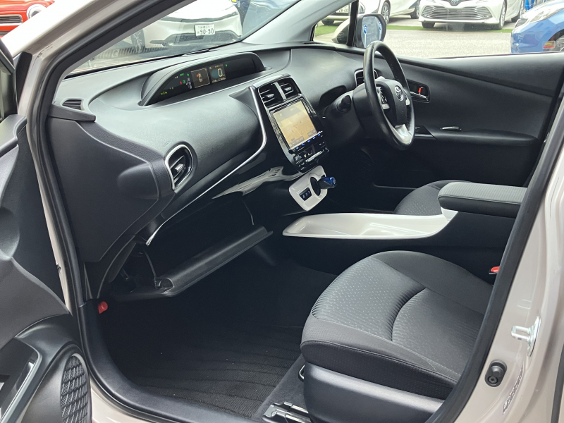 トヨタ プリウス