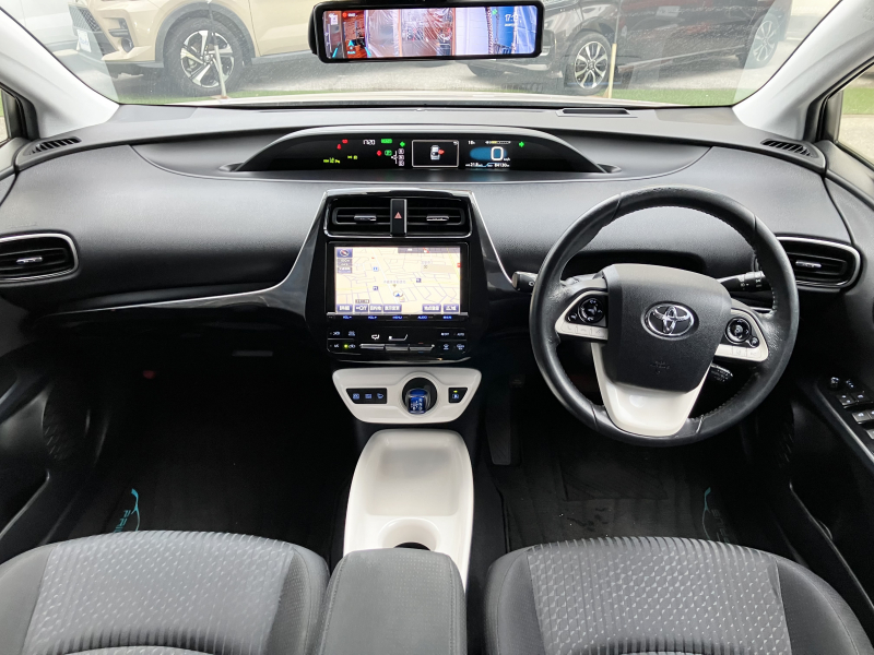 トヨタ プリウス