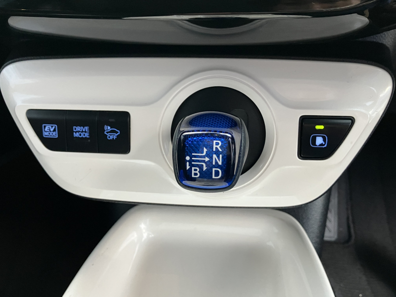 トヨタ プリウス