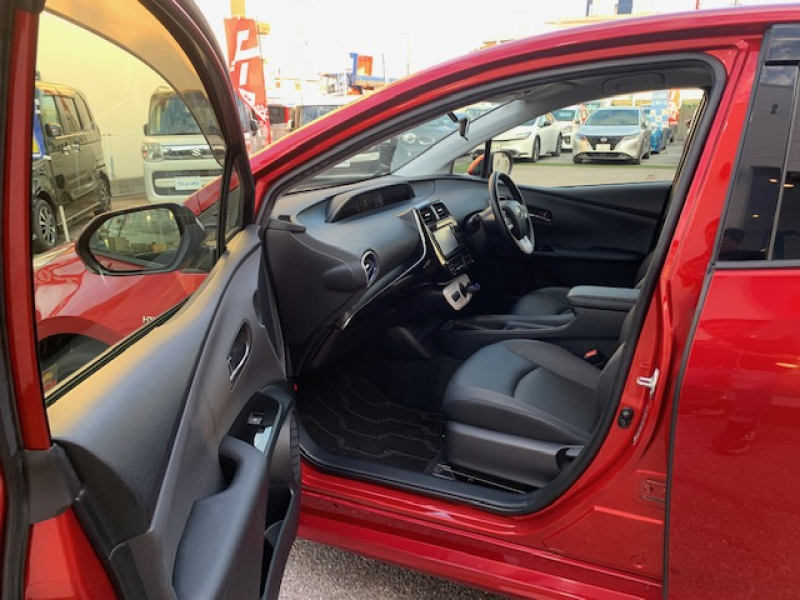 トヨタ プリウス