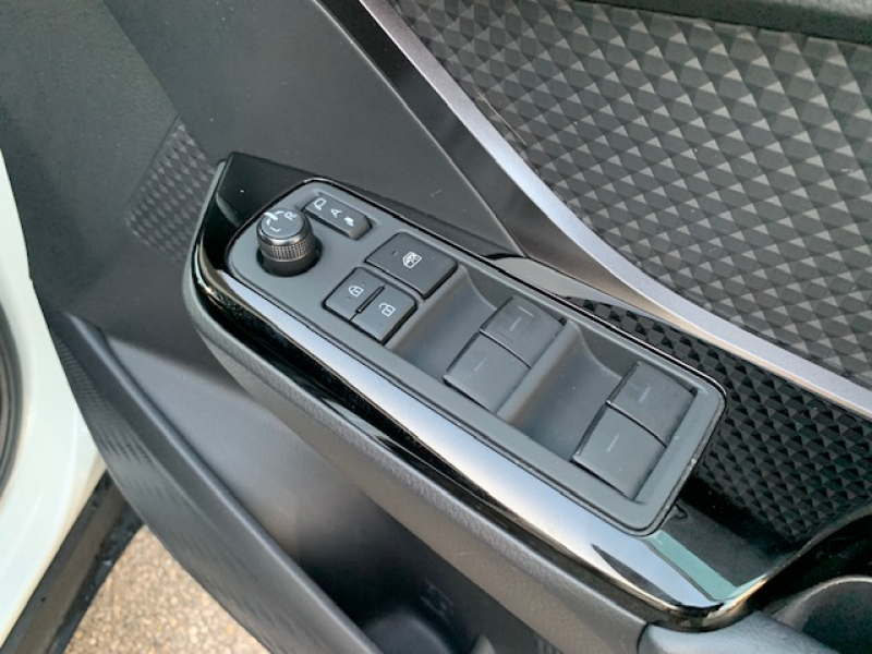 トヨタ C-HR
