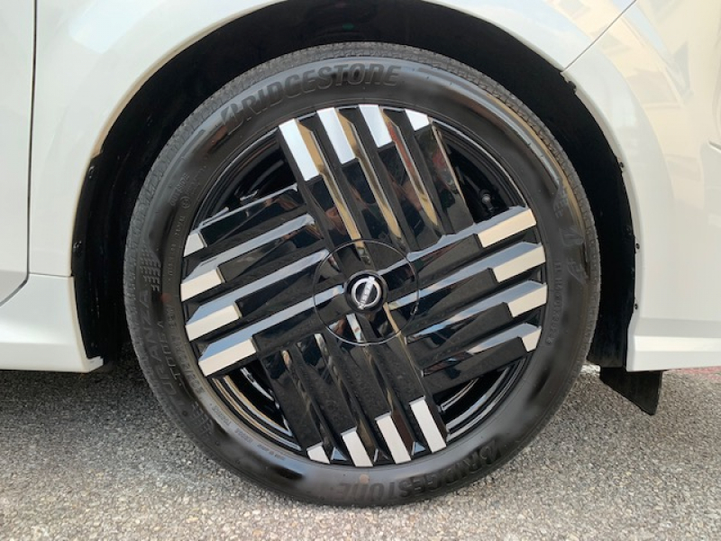日産 オーラ