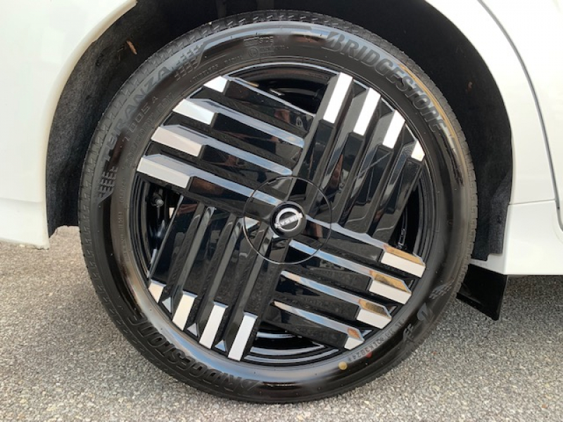 日産 オーラ