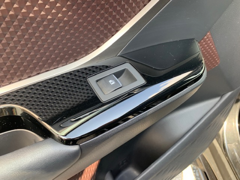トヨタ C-HR