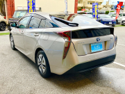 トヨタ プリウス