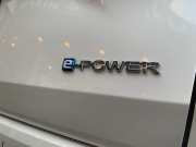 日産 オーラ