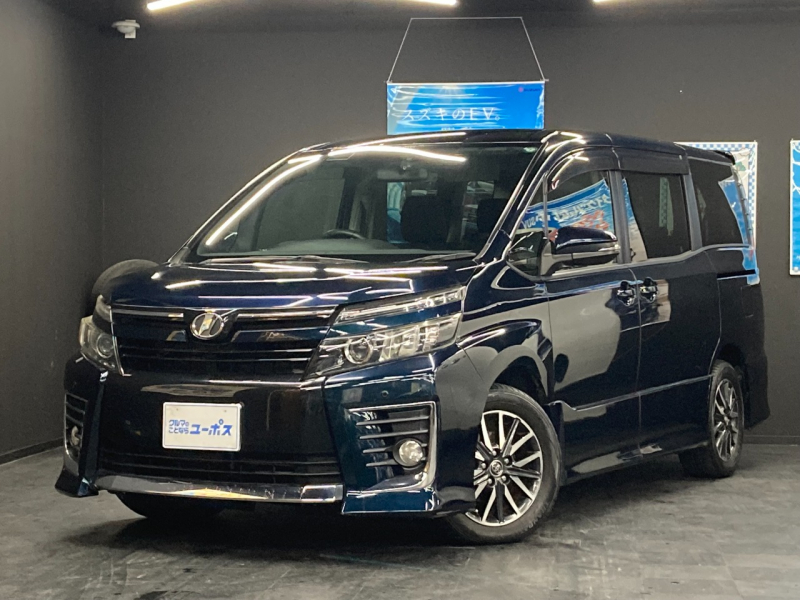 ヴォクシー　入庫しました