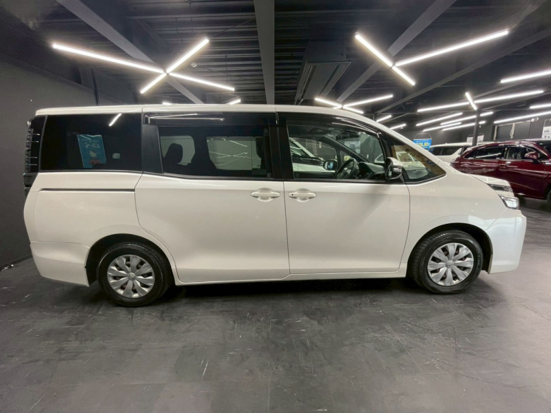 トヨタ ヴォクシー