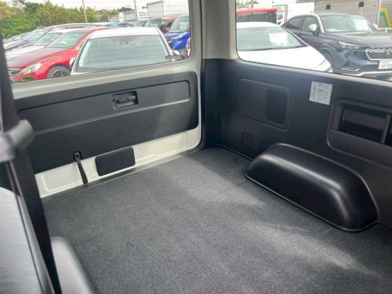 トヨタ ハイエースバン