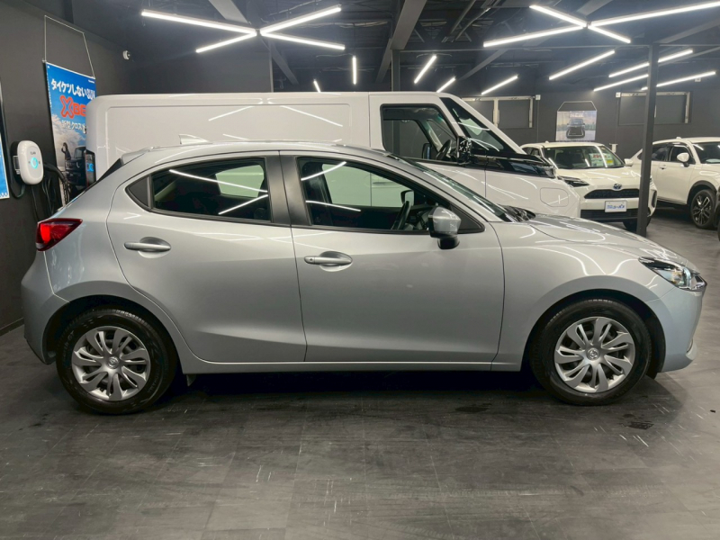 マツダ MAZDA 2