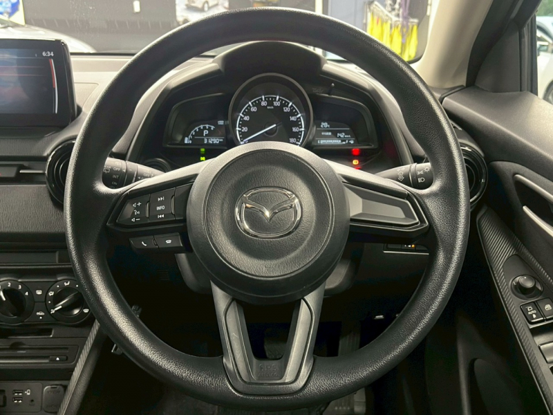 マツダ MAZDA 2