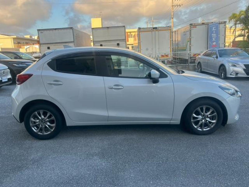 マツダ MAZDA 2