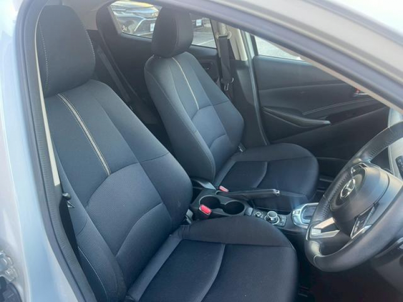 マツダ MAZDA 2