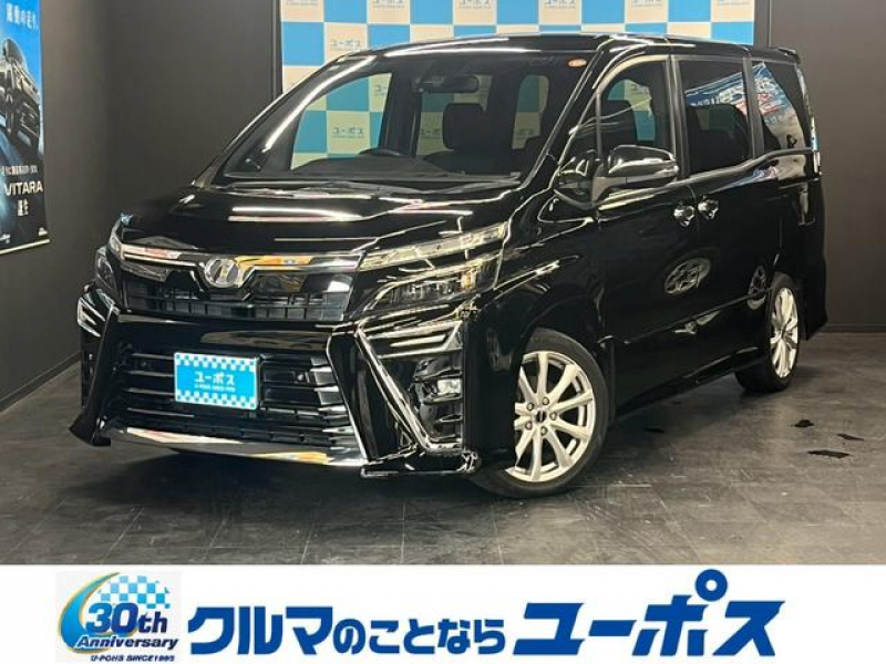 ヴォクシー　入庫しました