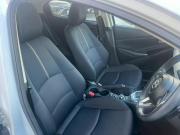 マツダ MAZDA 2